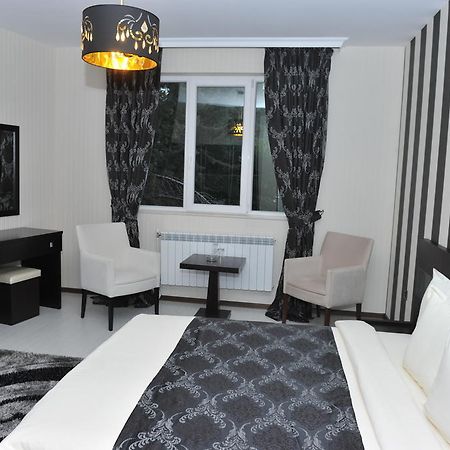 סנדנסקי Eros Motel מראה חיצוני תמונה