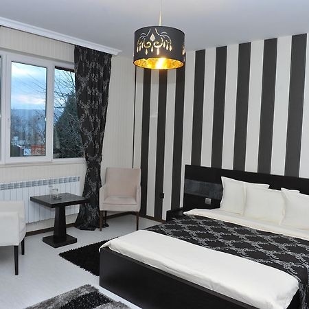 סנדנסקי Eros Motel מראה חיצוני תמונה