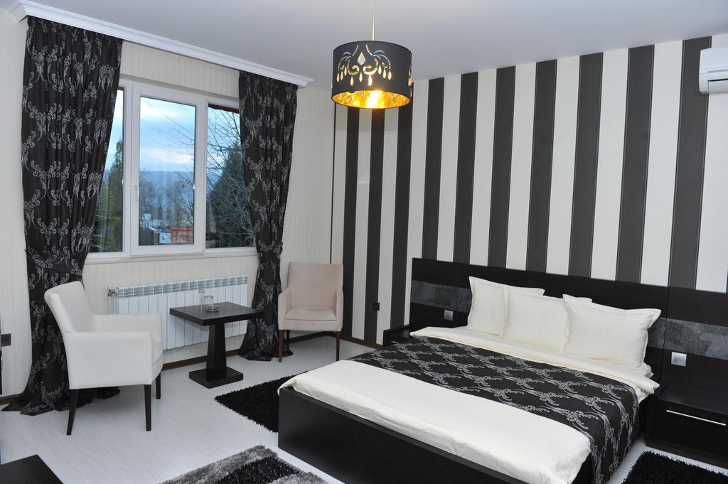סנדנסקי Eros Motel מראה חיצוני תמונה